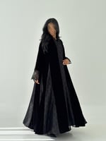 عبايه توق كلوش كامل قماش مخمل بتدخيل دانتيل