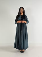 عبايه دبل كلوش بقماش مخمل ايطالي بكم ماسك لون تركو...