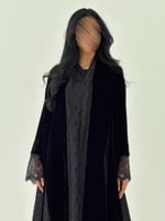 عبايه توق كلوش كامل قماش مخمل بتدخيل دانتيل