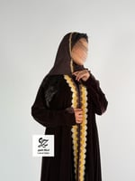عبايه دبل كلوش بقماش مخمل كوري بني بتطريز ناعم اما...