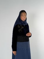 بليزر سنار بقماش مخمل كوري بتدخيل تطريز ناعم كحلي