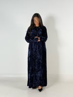 عبايه شوق نص كلوش بقماش مخمل ثلجي ناعم بفتحه اصبع...