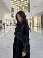 عبايه سمو بقماش مخمل كوري بتدخيل دانتيل مخمل مع كس...