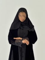 عبايه توق كلوش كامل قماش مخمل بتدخيل دانتيل