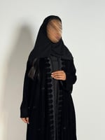 عبايه شموخ دبل كلوش بقماش مخمل بتدخيل تطريز اسود