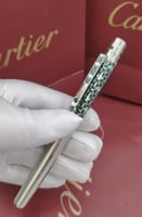 قلم كارتير فاخر أخضر زمردي بنقشة فنية – تصميم أنيق...