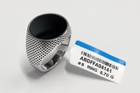 خاتم فضي تركي بسيط بتصميم شبكي وحجر أسود اللون