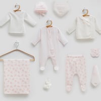 طقم استقبال مواليد بناتي مشجر 10 قطع بيتك مع مهاد...