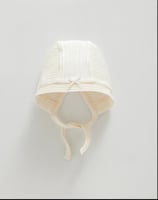 قبعة مواليد قطنية مضلعة برباط وفيونكة -صناعة تركية