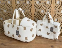 طقم مواليد قطعتين سرير متنقل وحقيبة بنقشة رؤوس الد...