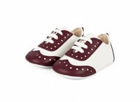 حذاء كلاسيكي للمواليد بنقاط وتصميم رسمي فاخر