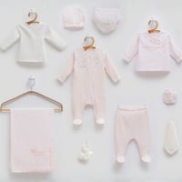 طقم استقبال مواليد بناتي فاخر بينك مكون من بربتوز...