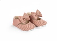 حذاء مواليد بناتي بقماش مضلع وفيونكة عريضة أنيقة