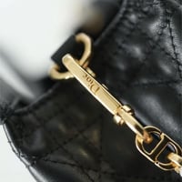 ديور جولي شامل الملحقات