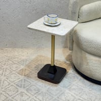 طاولة خدمة سطح من الرخام قاعده خشب عمود ذهبي 35×35...