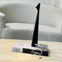 لمبة مكتبية عصرية بتصميم مخروطي