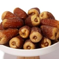 صقعي احمر مطوق