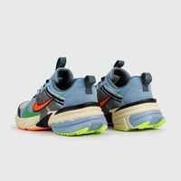 حذاء نايكي V2K رن رنتيك دراك غريه