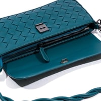 حقيبة نسائية ذات تصميم راقي