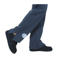 بنطلون أسود مع لوجو فومي