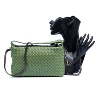 شنطة كتف نسائية بشكل عملي وبجودة عالية مع حمالتين...