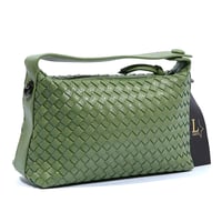 شنطة كتف نسائية بشكل عملي وبجودة عالية مع حمالتين...