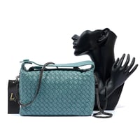 شنطة كتف نسائية بشكل عملي وبجودة عالية مع حمالتين...