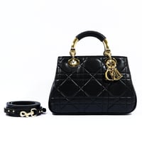 حقيبة ليدي ديور