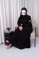 عباية كريب كوبرا مطرز كامل اسود