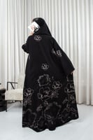 عباية كريب كوبرا مطرز خلفي