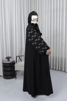 عباية كوبرا مع اكمام مطرز ذهبي