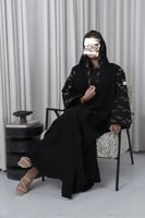 عباية كوبرا مع اكمام مطرز ذهبي