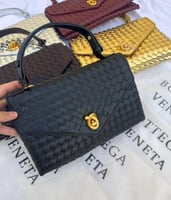 شنطة بوتيغا كلتش Bottega