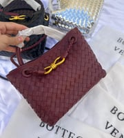 شنط بوتيغا فينيتا