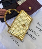 شنطة بوتيغا كلتش Bottega