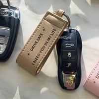 ميدالية سيارة جلدية