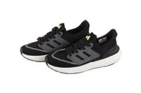 حذاء اديداس ألتربوست