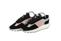 حذاء أديداس ريتروباي