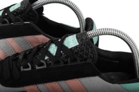 حذاء أديداس ريتروباي