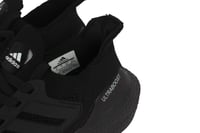 حذاء أديداس ألترا بوست