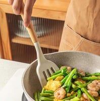 مغرفة طعام سيليكون بمقبض خشبي