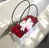 أحمر