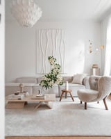 طاولة بتصميم عصري من الرخام