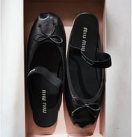 ميو ميو حذاء باليرينا مفتوح من الخلف