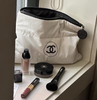 حقيبة مكياج شانيل مميزة