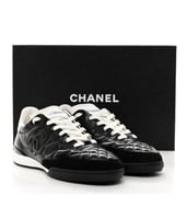 سنيكرز شانيل النسائي – تصميم فضي فاخر