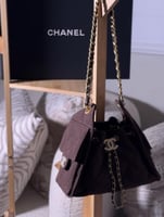 شنطة شانيل كوكو هاندل بني مقاس 20