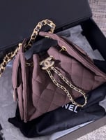 شنطة شانيل كوكو هاندل بني مقاس 20