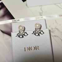 حلق ديور لؤلؤ فضي مع ملحقات