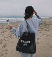 شنطه من شانيل مع شنطه صغيره داخليه